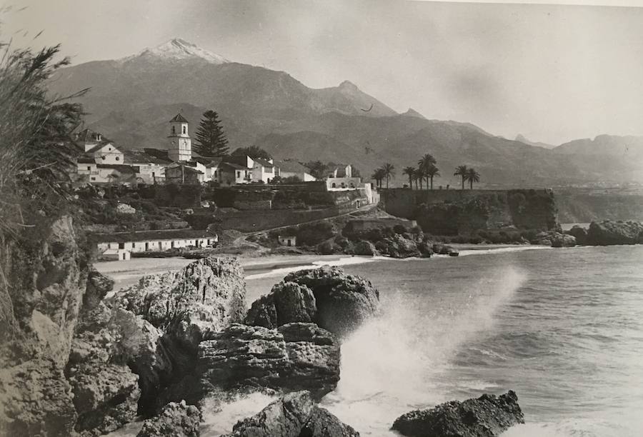 La editorial valenciana Onada Ediciones publica un libro en el que se recopilan más de medio centenar de fotos realizadas en un viaje a la localidad axárquica entre enero y abril de 1959