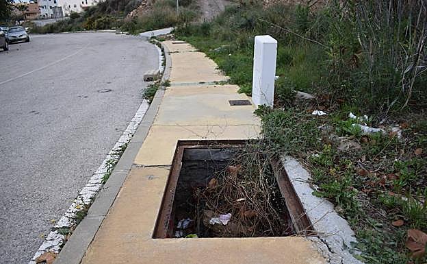 Acera de la calle Cariñena. 