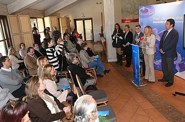 Un momento del desayuno informativo realizado en la cafetería del Hotel Golf Río Real. 
