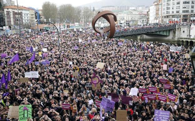 Galería. Miles de personas se concentran en Bilbao.