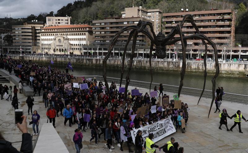 Una marea morada recorre todo el país para reivindicar la igualdad de género