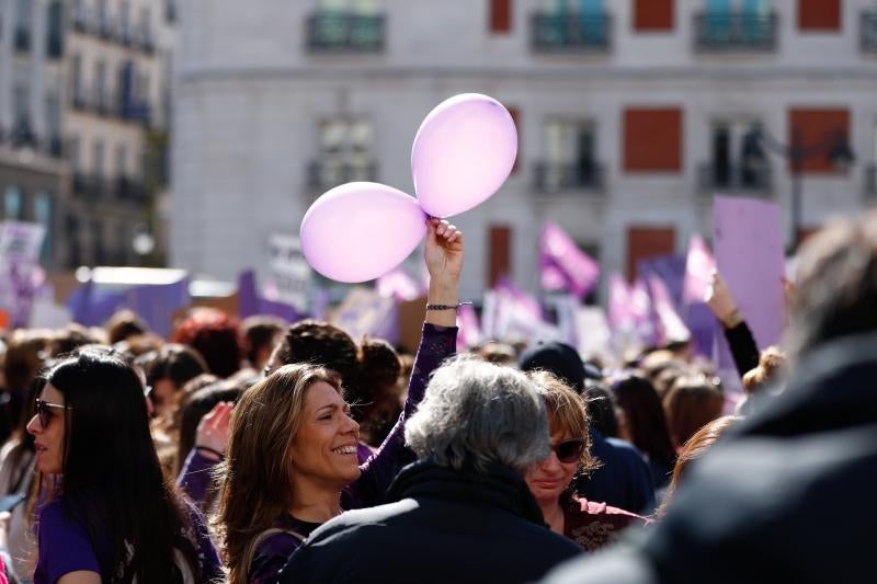 Una marea morada recorre todo el país para reivindicar la igualdad de género