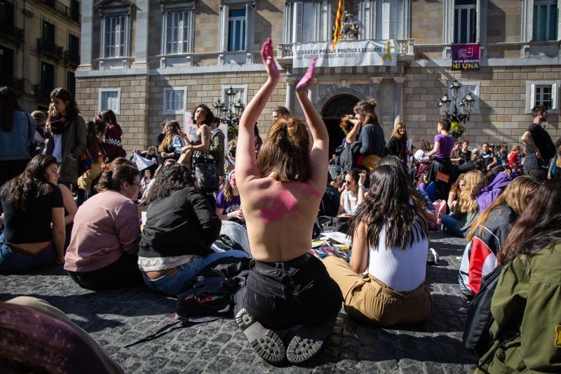 Una marea morada recorre todo el país para reivindicar la igualdad de género