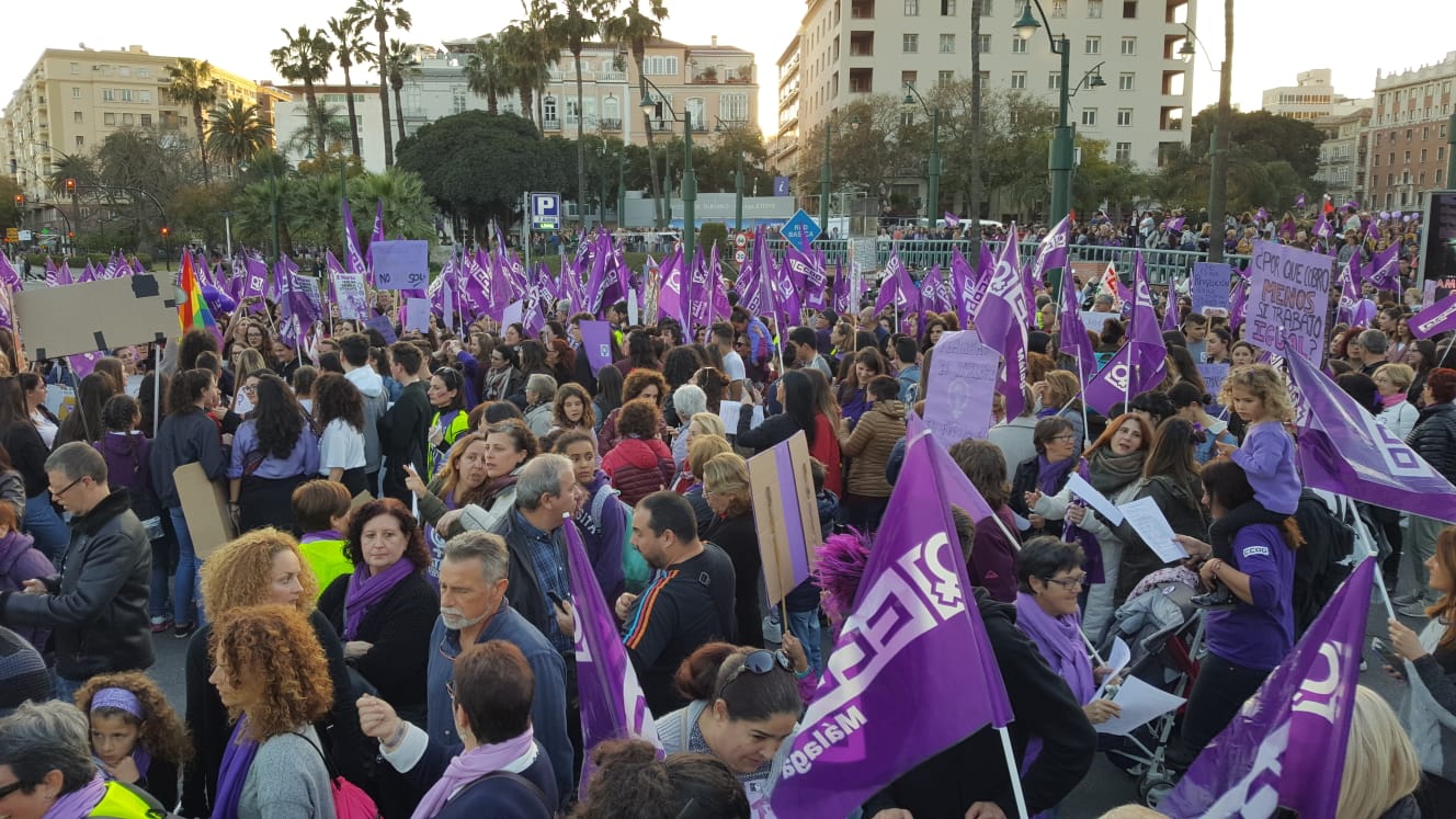 Fotos: Miles de personas recorren el Centro en la manifestación matutina del 8M