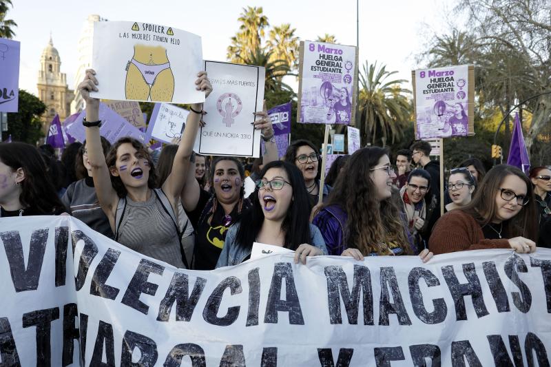 Fotos: Miles de personas recorren el Centro en la manifestación matutina del 8M