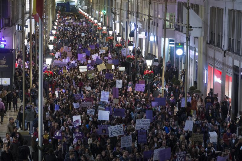 Fotos: Miles de personas recorren el Centro en la manifestación matutina del 8M