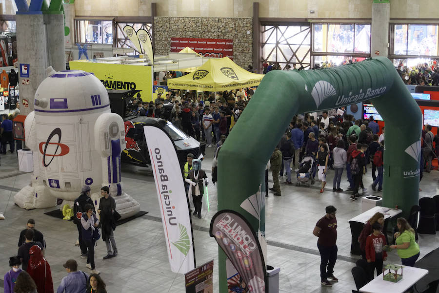 El evento de cómics, manga, cine, series y videojuegos reúne de nuevo a miles de personas en el Palacio de Ferias de Málaga