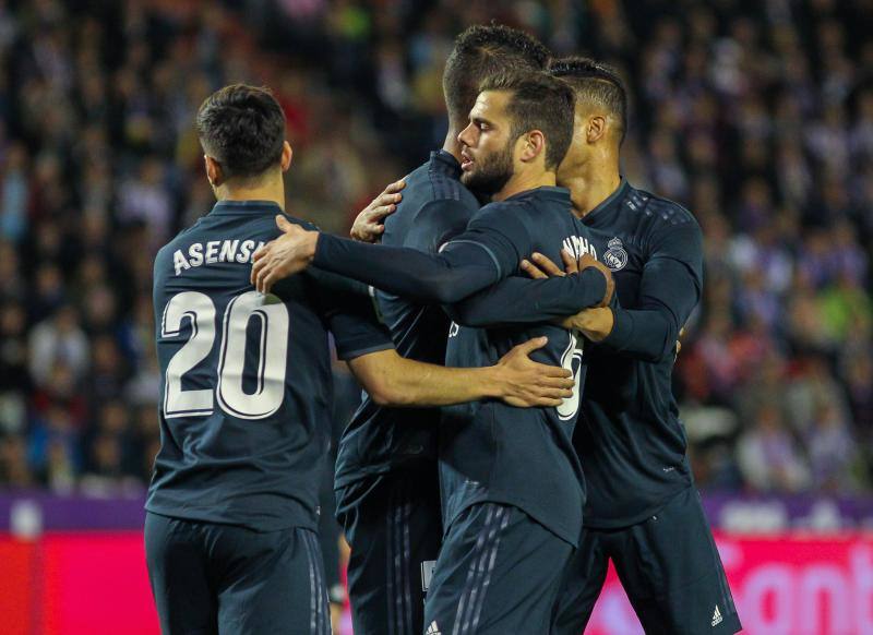 Nacho, celebrando un gol con sus compañeros