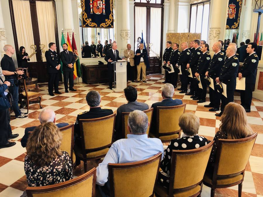El alcalde Francisco de la Torre preside el acto de entrega de las distinciones