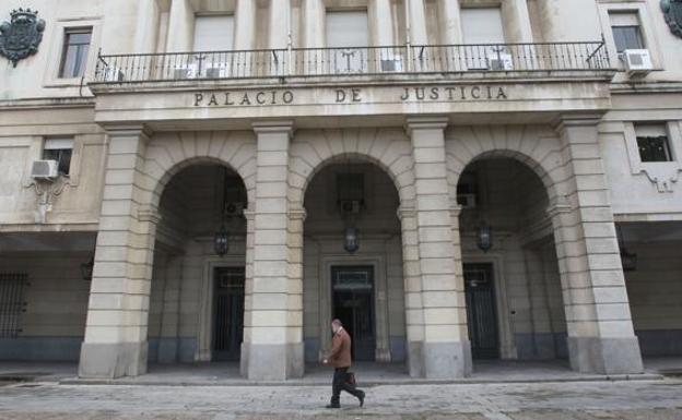 Un policía local, a juicio por disparar a cuatro individuos en el presunto robo a su vivienda en Dos Hermanas