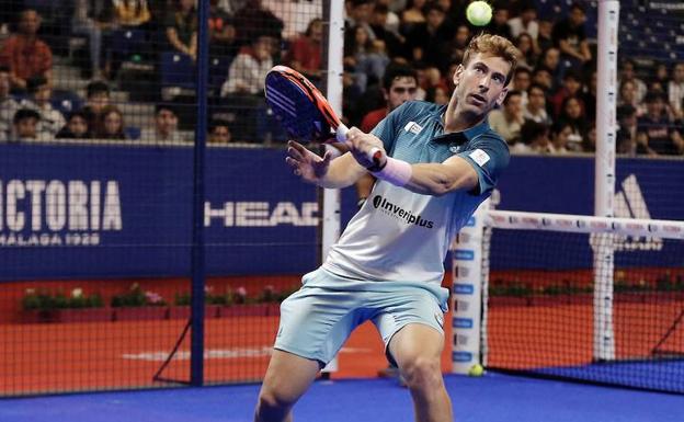 Álex Ruiz solventó su primer partido en dos sets para pasar a octavos de final. 