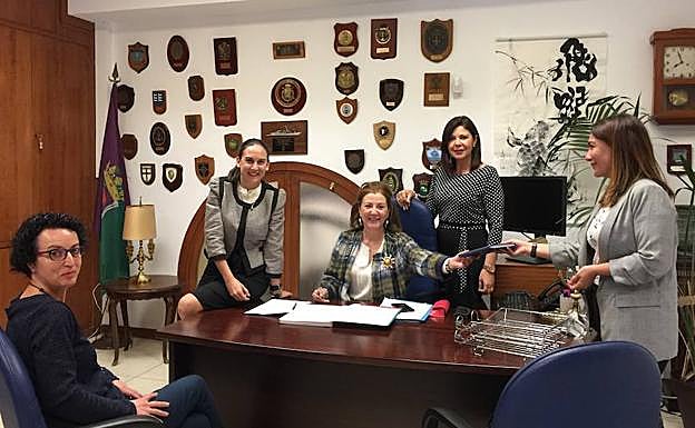 Pinazo, Romero, la jefa Pilar Alonso, Guzmán y Serrano. 