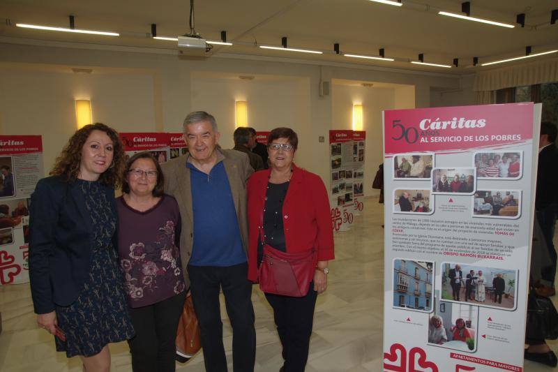 El salón de actos de la Cofradía de los Estudiantes, en la calle Alcazabilla, acoge esta muestra hasta el próximo 29 de marzo