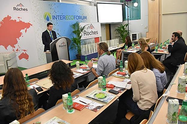 Carlos Díez de la Lastra, director general de Les Roches, en la apertura del foro.