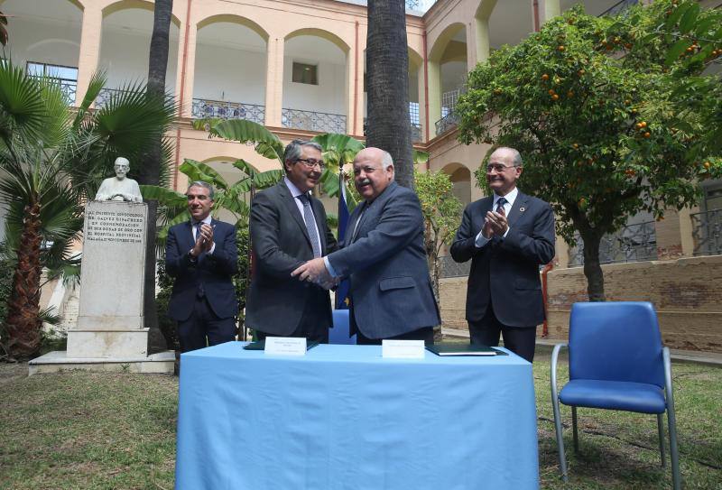 Representantes de la Diputación de Málaga y la Consejería de Salud rubrican el deseado pacto