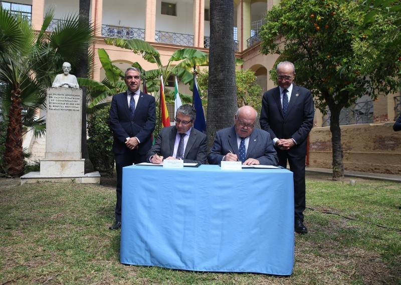 Representantes de la Diputación de Málaga y la Consejería de Salud rubrican el deseado pacto