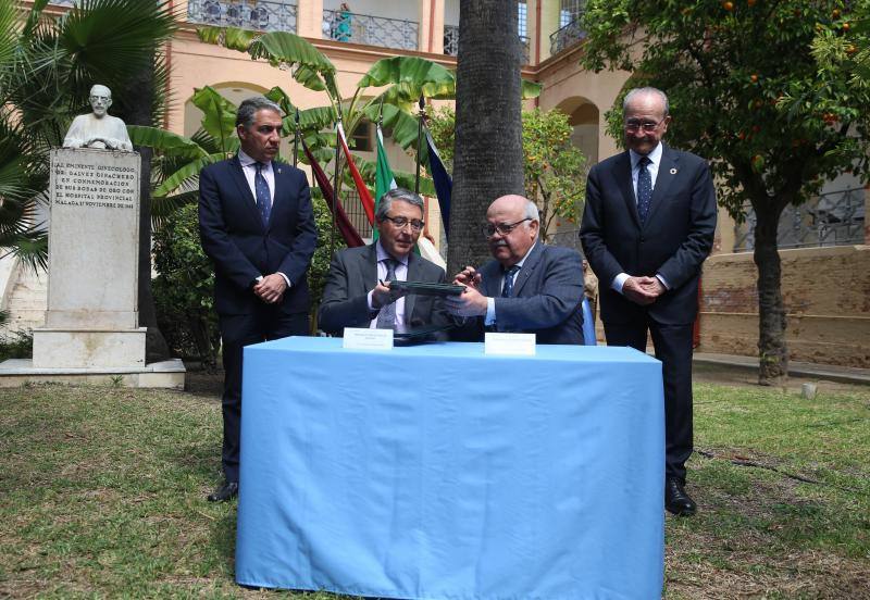 Representantes de la Diputación de Málaga y la Consejería de Salud rubrican el deseado pacto