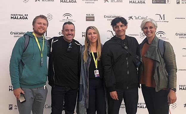 Parte del equipo de 'Perro bomba', durante el festival. 