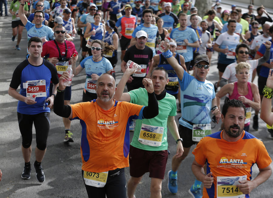 Mucho ambiente y color han llenado hoy las calles del centro de Málaga en la Media Maratón Teatro Soho Caixabank Ciudad de Málaga 2019