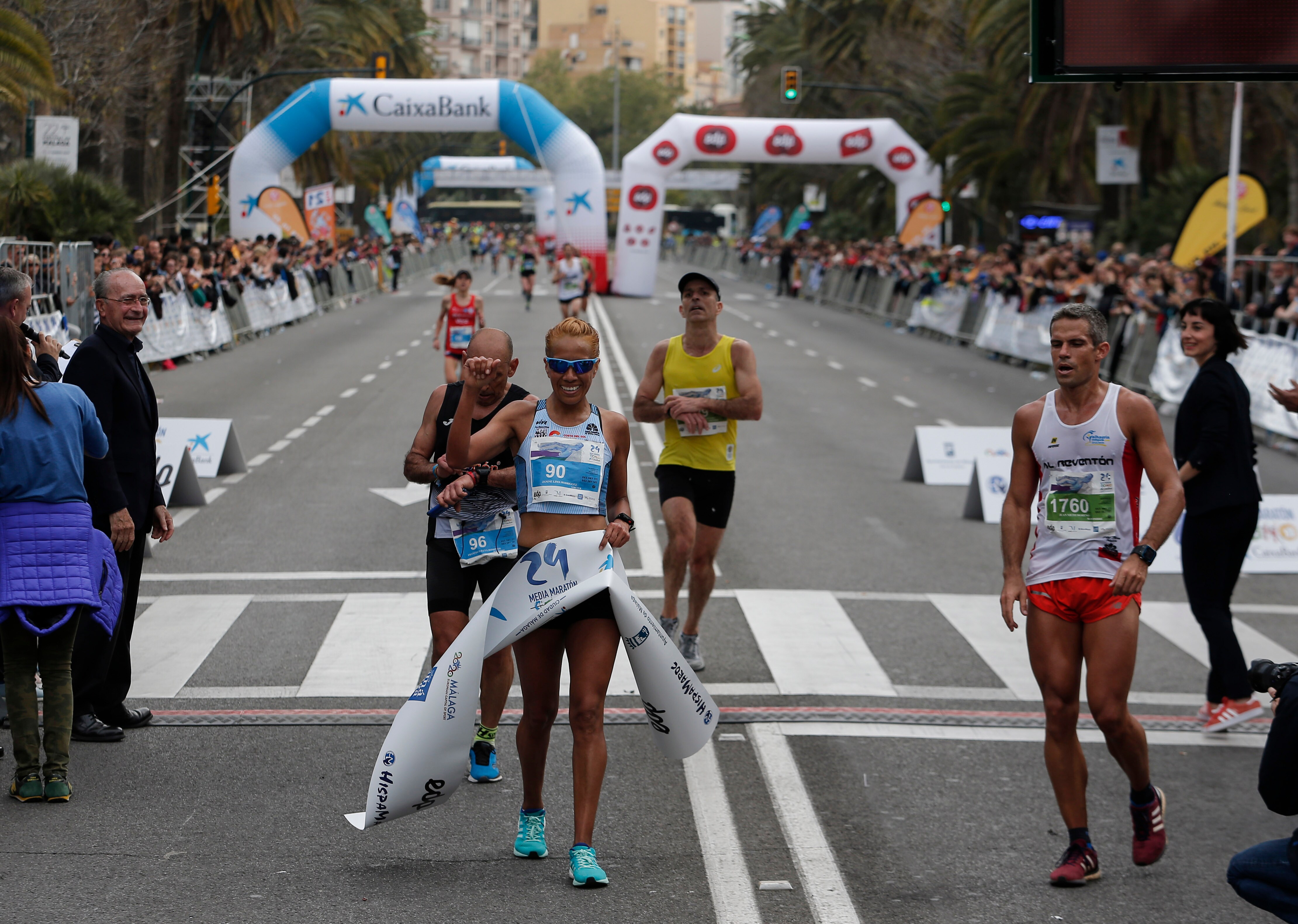 Mucho ambiente y color han llenado hoy las calles del centro de Málaga en la Media Maratón Teatro Soho Caixabank Ciudad de Málaga 2019