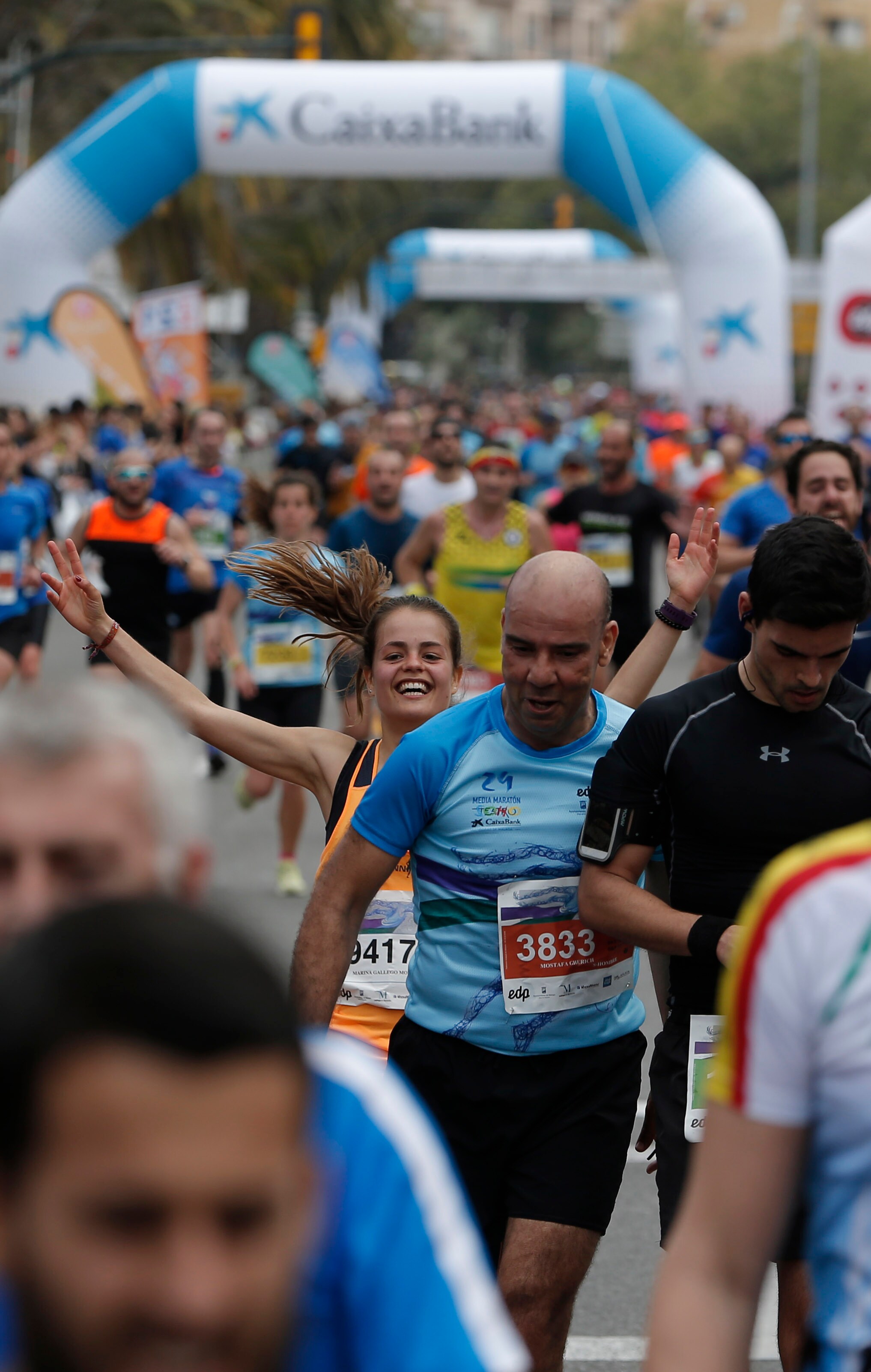 Mucho ambiente y color han llenado hoy las calles del centro de Málaga en la Media Maratón Teatro Soho Caixabank Ciudad de Málaga 2019