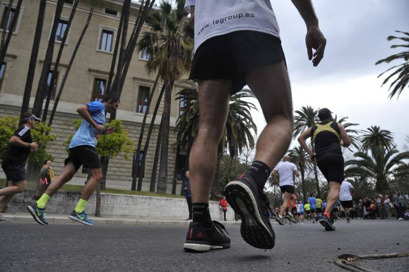 Más de 7.500 corredores participan en la 29ª edición de la Media Maratón Ciudad de Málaga.