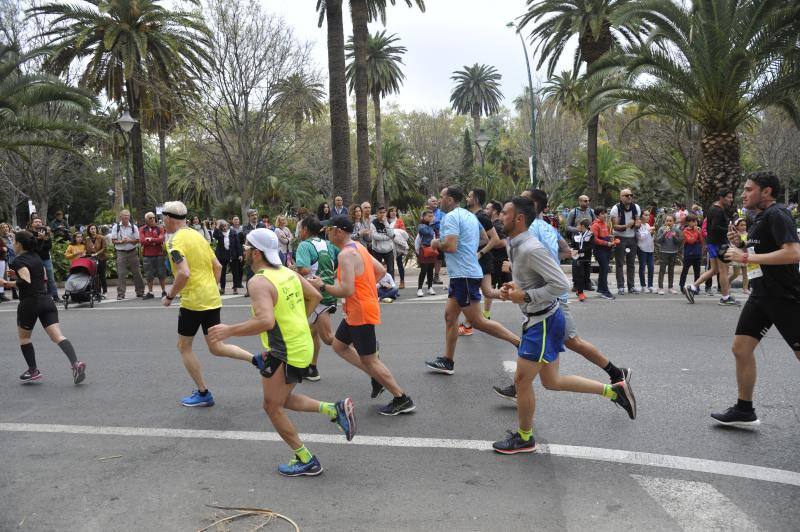 Más de 7.500 corredores participan en la 29ª edición de la Media Maratón Ciudad de Málaga.