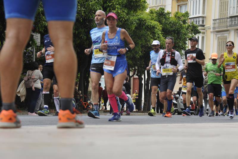 Más de 7.500 corredores participan en la 29ª edición de la Media Maratón Ciudad de Málaga.