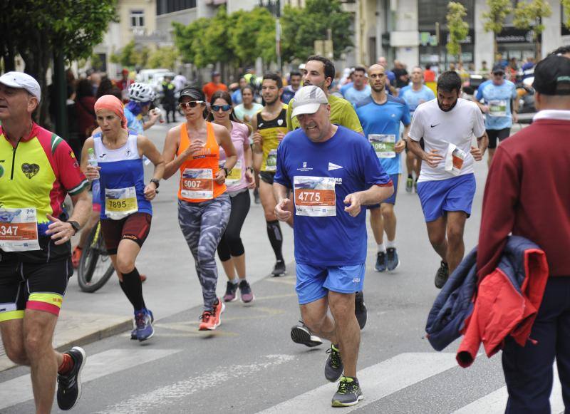 Más de 7.500 corredores participan en la 29ª edición de la Media Maratón Ciudad de Málaga.