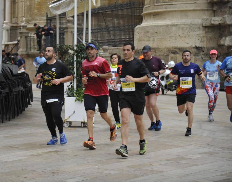 Más de 7.500 corredores participan en la 29ª edición de la Media Maratón Ciudad de Málaga.