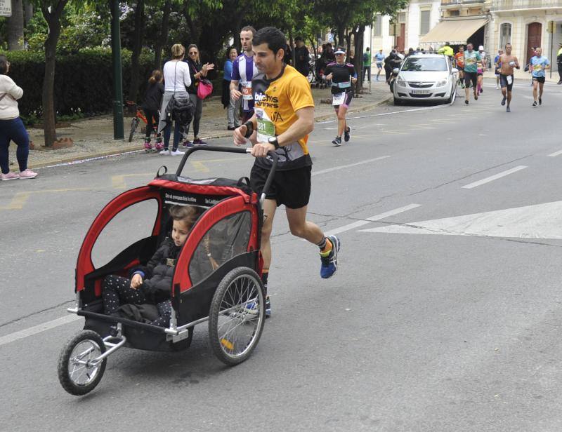 Más de 7.500 corredores participan en la 29ª edición de la Media Maratón Ciudad de Málaga.