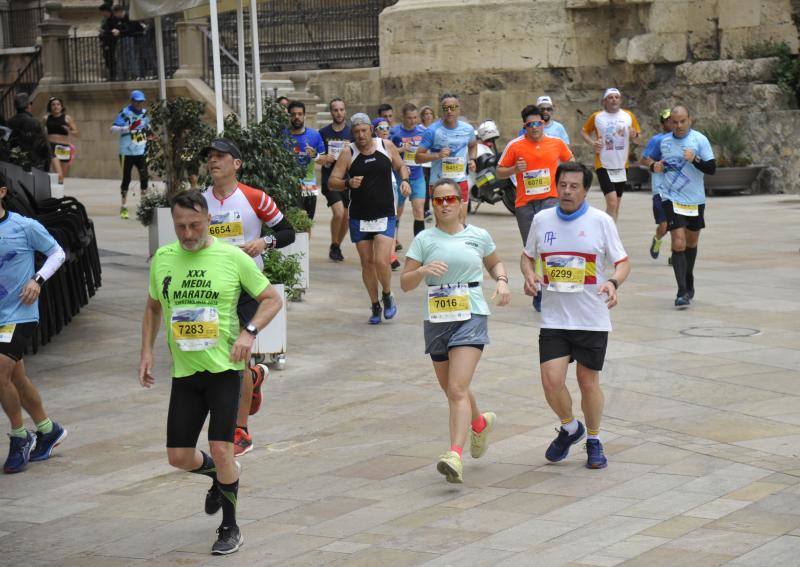 Más de 7.500 corredores participan en la 29ª edición de la Media Maratón Ciudad de Málaga.