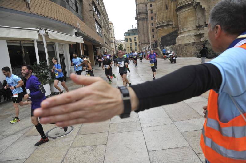 Más de 7.500 corredores participan en la 29ª edición de la Media Maratón Ciudad de Málaga.
