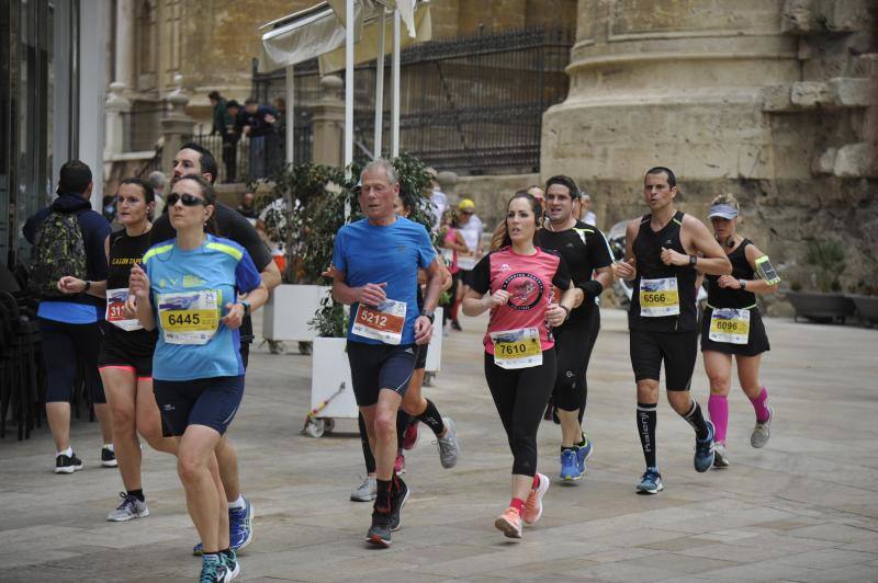 Más de 7.500 corredores participan en la 29ª edición de la Media Maratón Ciudad de Málaga.