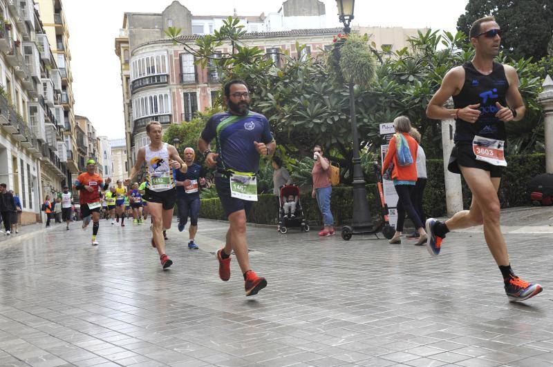 Más de 7.500 corredores participan en la 29ª edición de la Media Maratón Ciudad de Málaga.