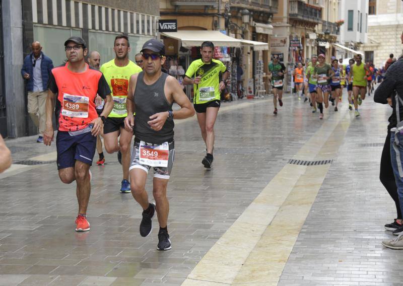 Más de 7.500 corredores participan en la 29ª edición de la Media Maratón Ciudad de Málaga.