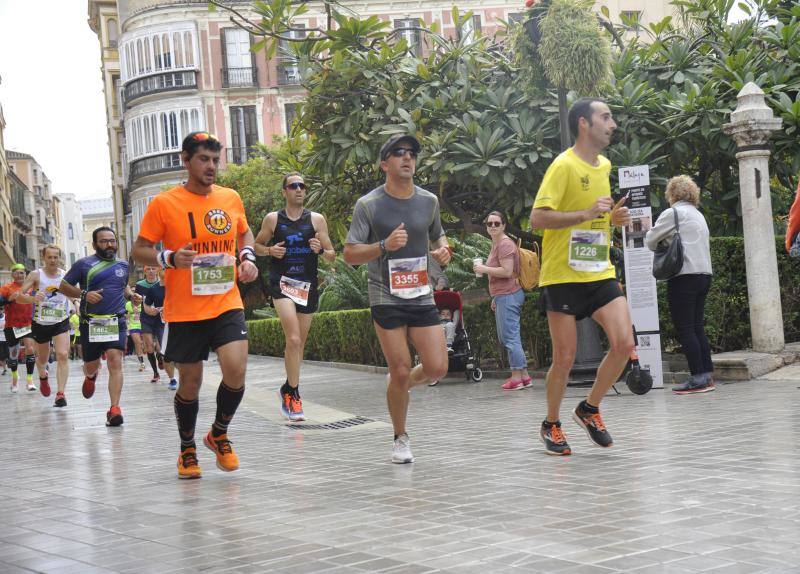 Más de 7.500 corredores participan en la 29ª edición de la Media Maratón Ciudad de Málaga.