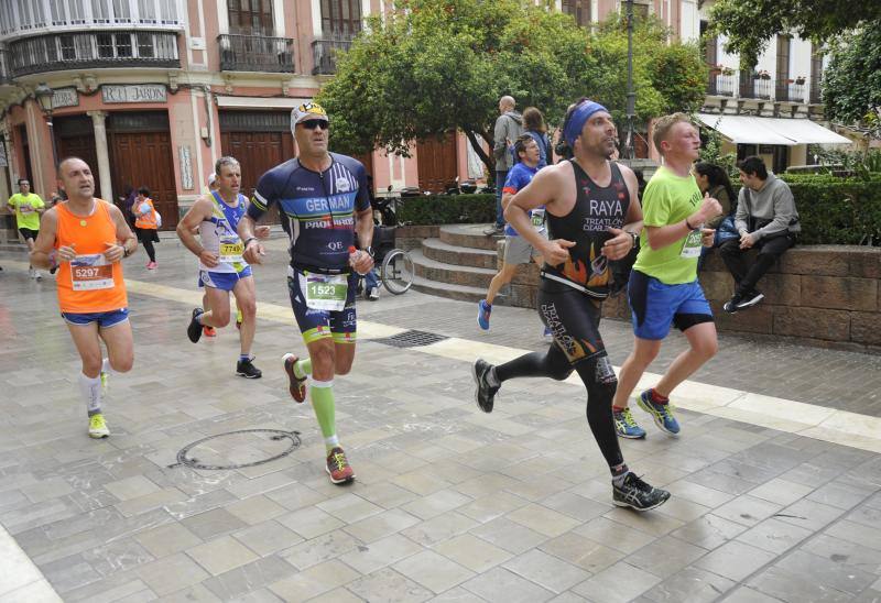 Más de 7.500 corredores participan en la 29ª edición de la Media Maratón Ciudad de Málaga.