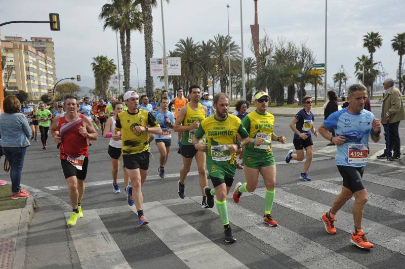 Más de 7.500 corredores participan en la 29ª edición de la Media Maratón Ciudad de Málaga.