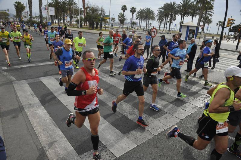Más de 7.500 corredores participan en la 29ª edición de la Media Maratón Ciudad de Málaga.