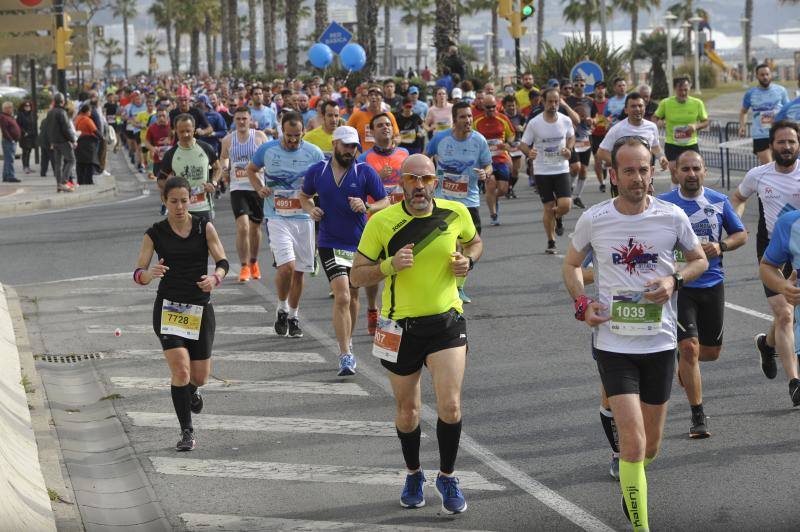 Más de 7.500 corredores participan en la 29ª edición de la Media Maratón Ciudad de Málaga.