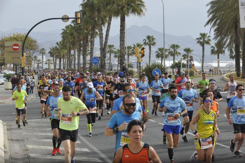 Más de 7.500 corredores participan en la 29ª edición de la Media Maratón Ciudad de Málaga.