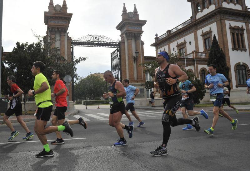 Más de 7.500 corredores participan en la 29ª edición de la Media Maratón Ciudad de Málaga.