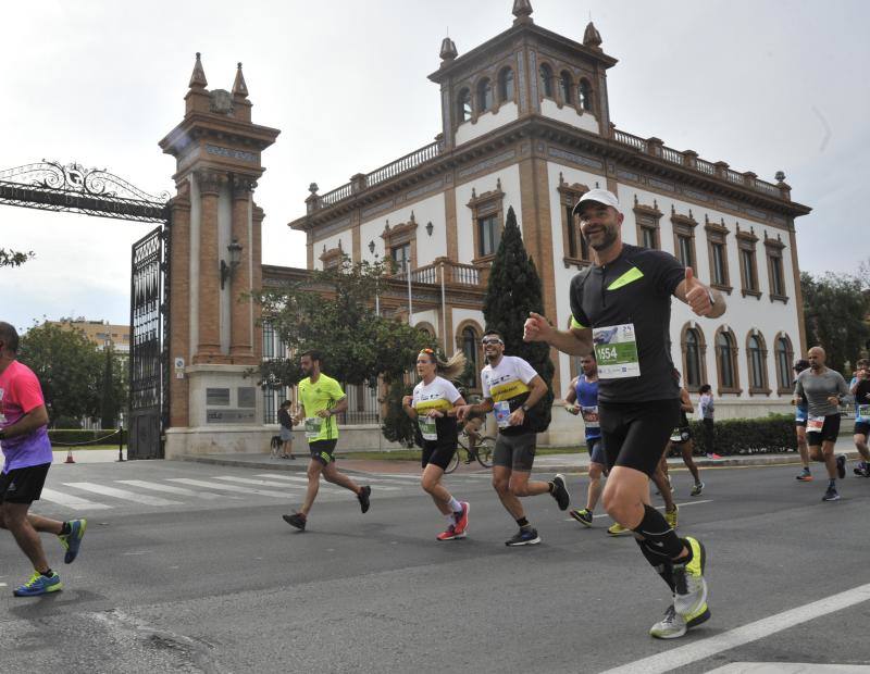 Más de 7.500 corredores participan en la 29ª edición de la Media Maratón Ciudad de Málaga.