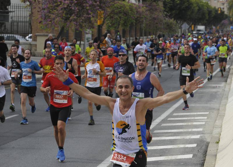 Más de 7.500 corredores participan en la 29ª edición de la Media Maratón Ciudad de Málaga.
