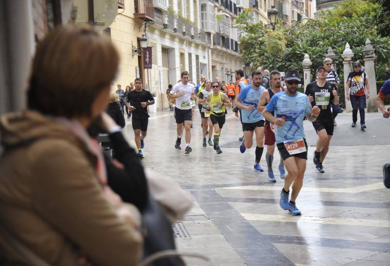 Más de 7.500 corredores participan en la 29ª edición de la Media Maratón Ciudad de Málaga.