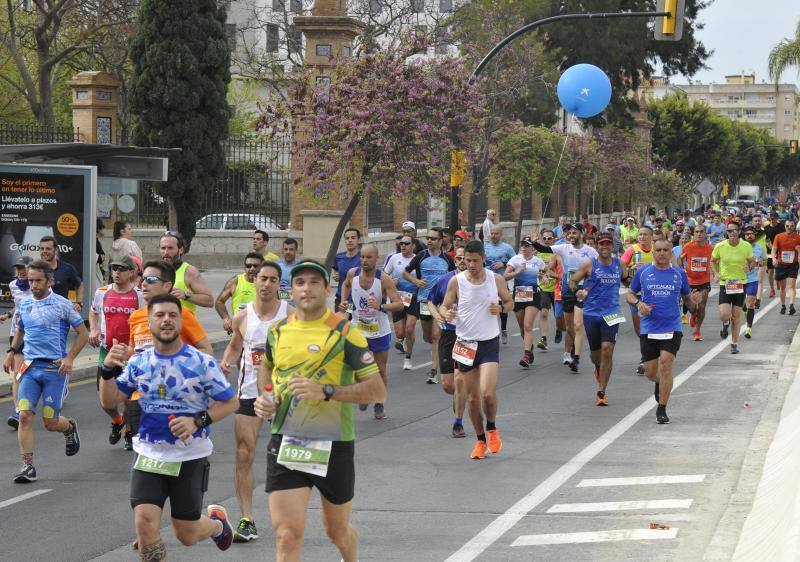 Más de 7.500 corredores participan en la 29ª edición de la Media Maratón Ciudad de Málaga.