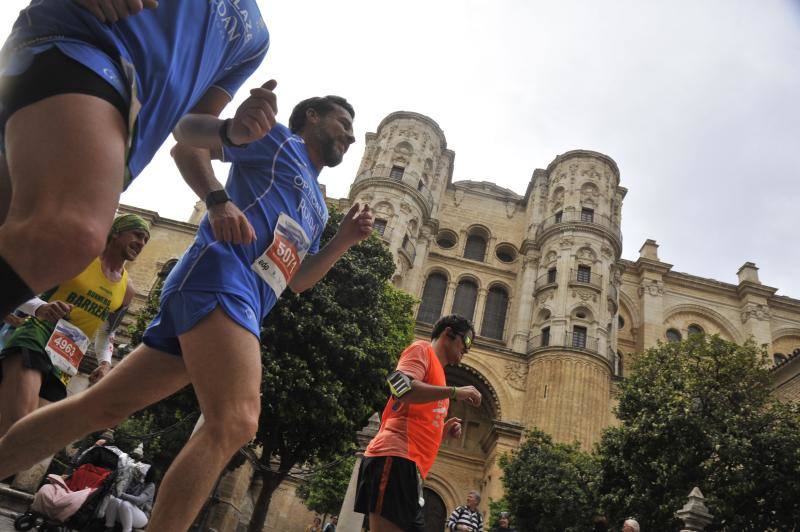 Más de 7.500 corredores participan en la 29ª edición de la Media Maratón Ciudad de Málaga.