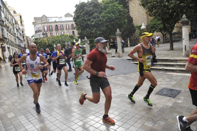 Más de 7.500 corredores participan en la 29ª edición de la Media Maratón Ciudad de Málaga.