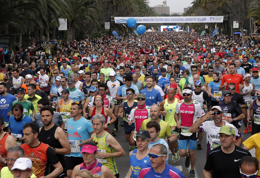 Más de 7.500 corredores participan en la 29ª edición de la Media Maratón Ciudad de Málaga.